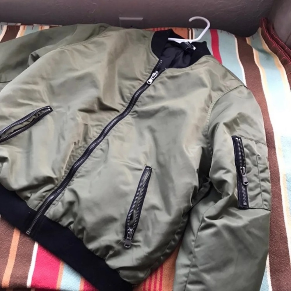 Green bomber jacket S